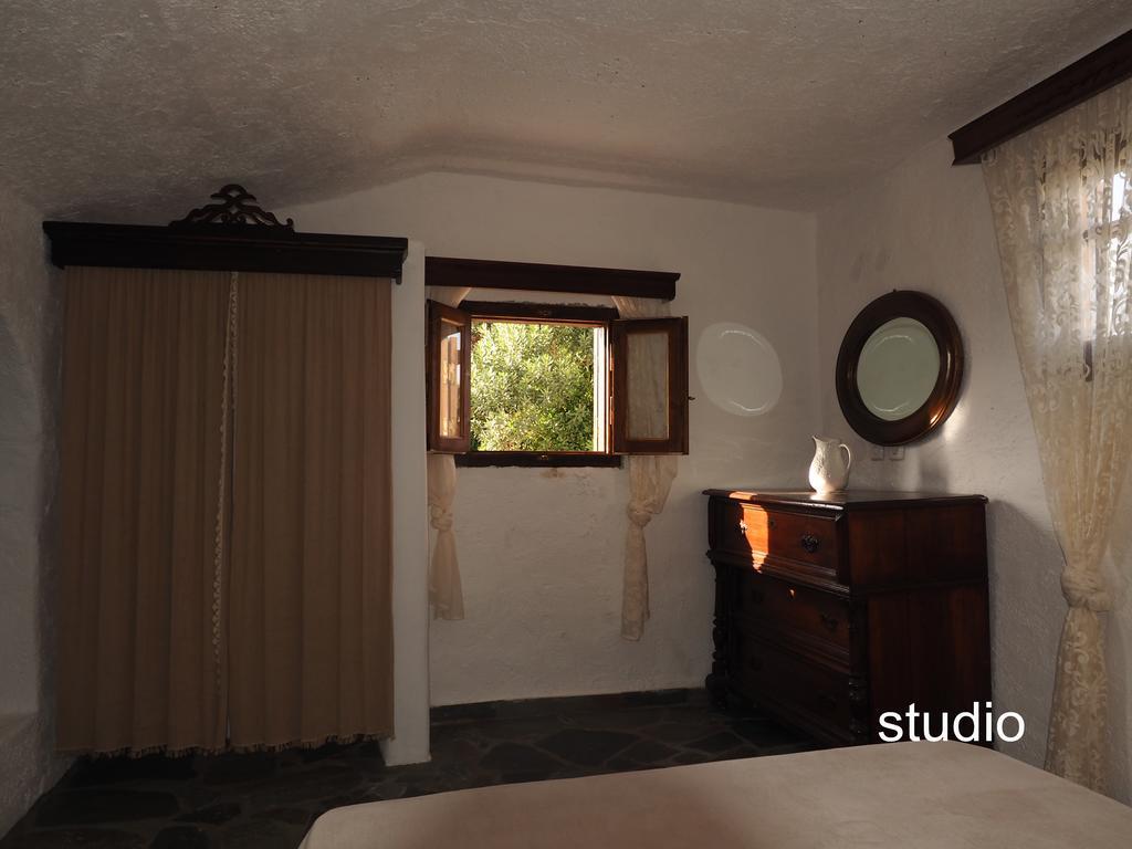 Anastasia'S Windmill And Anastasia'S Studio Plaka  Exterior photo
